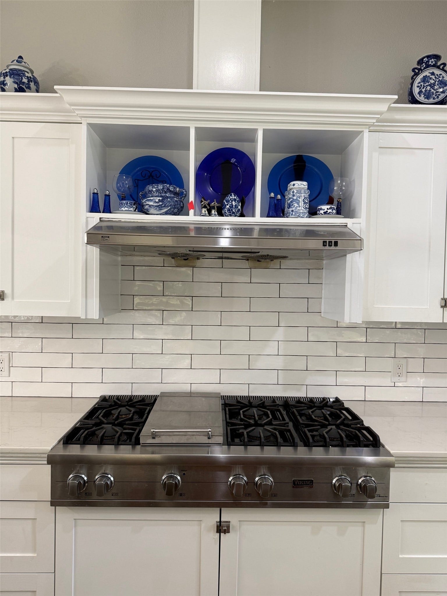 11011 Sea Mist, Magnolia, TX 77354 Kitchen features Viking appliances