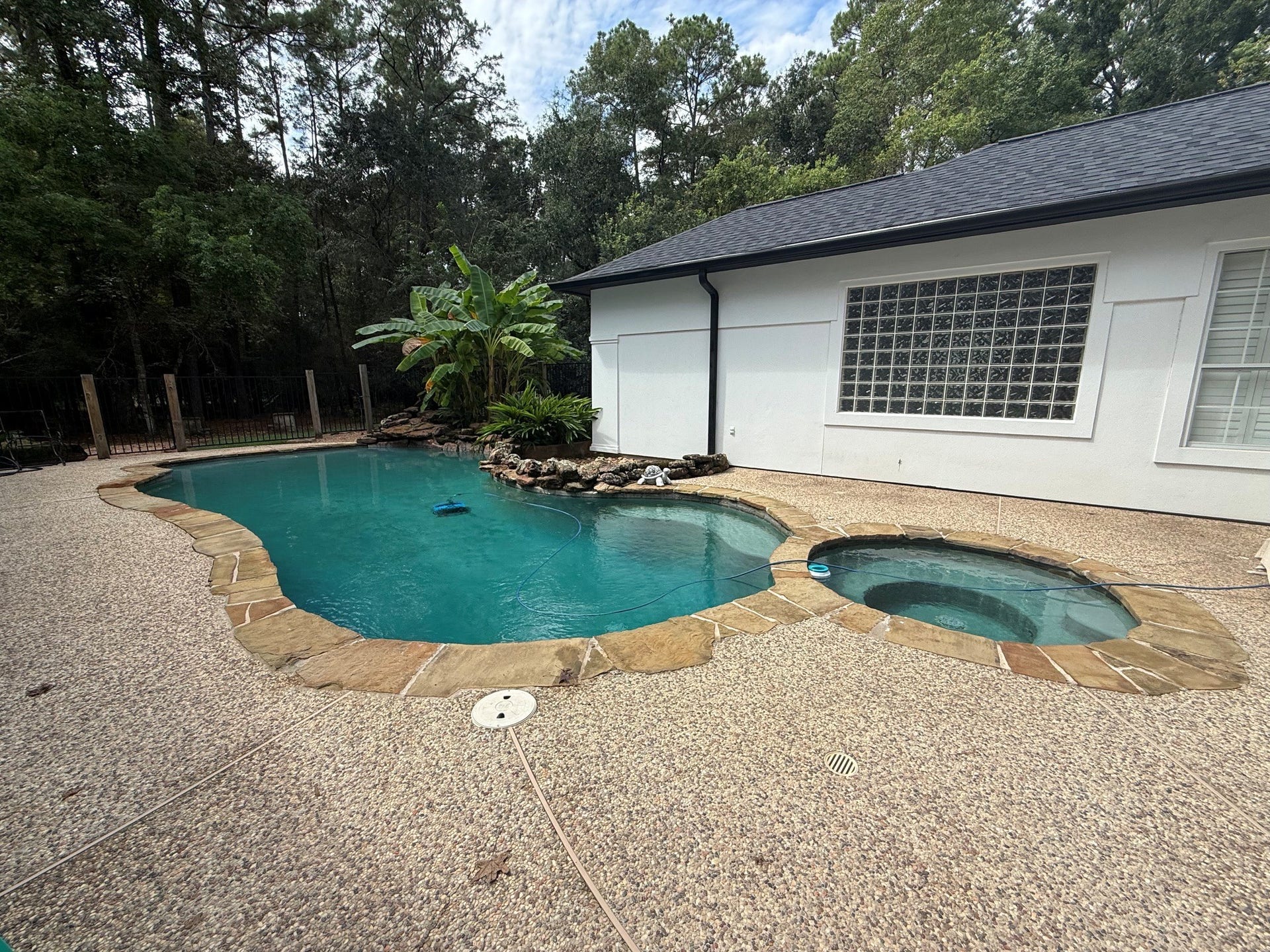 11011 Sea Mist, Magnolia, TX 77354 Pool and spa