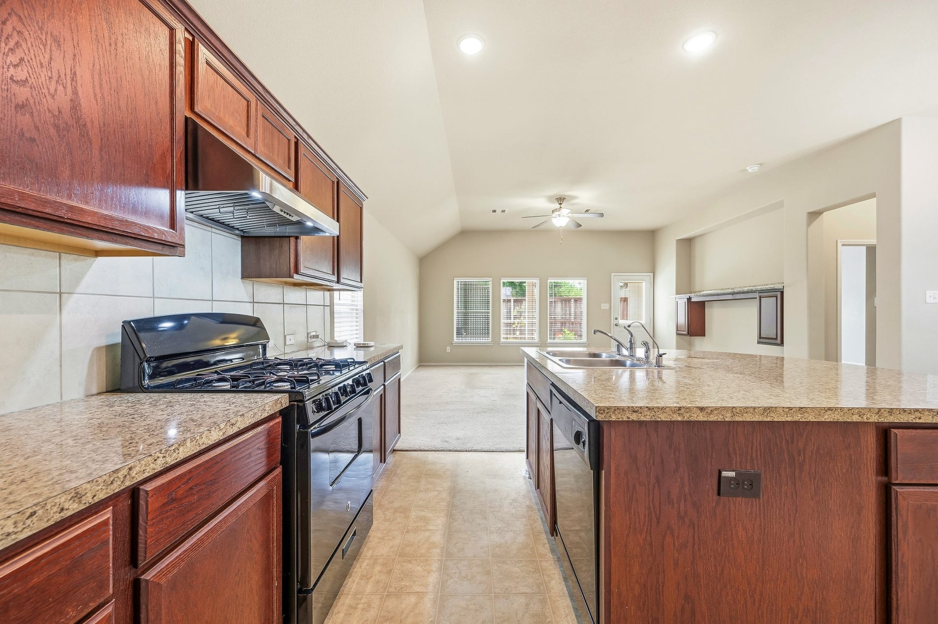 7126 Whitlow Wonder Lane, Houston, TX 77086