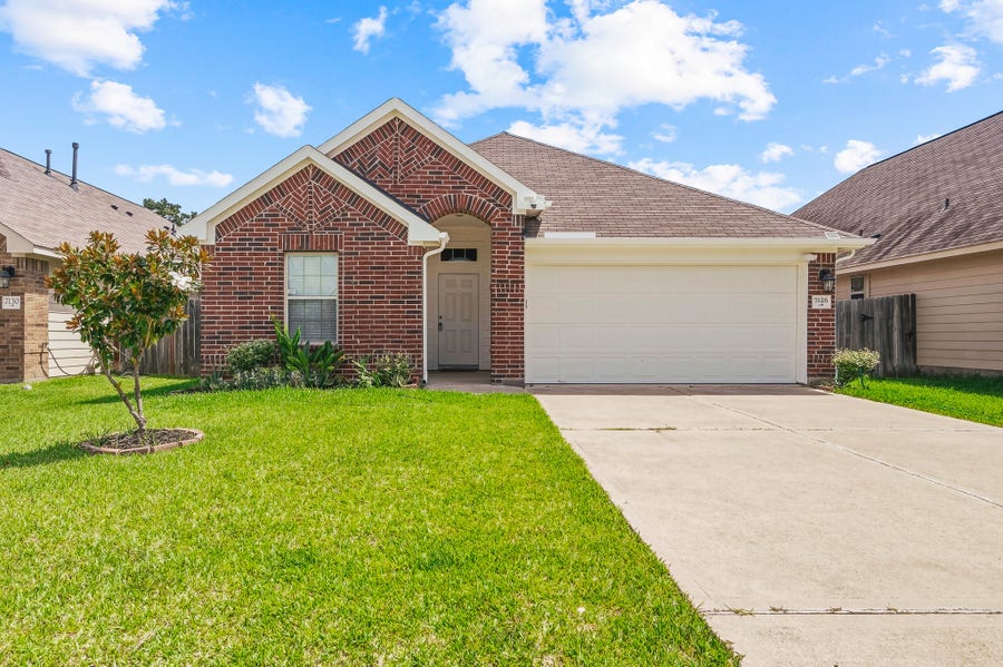 Property photo for 7126 Whitlow Wonder Lane, Houston, TX
