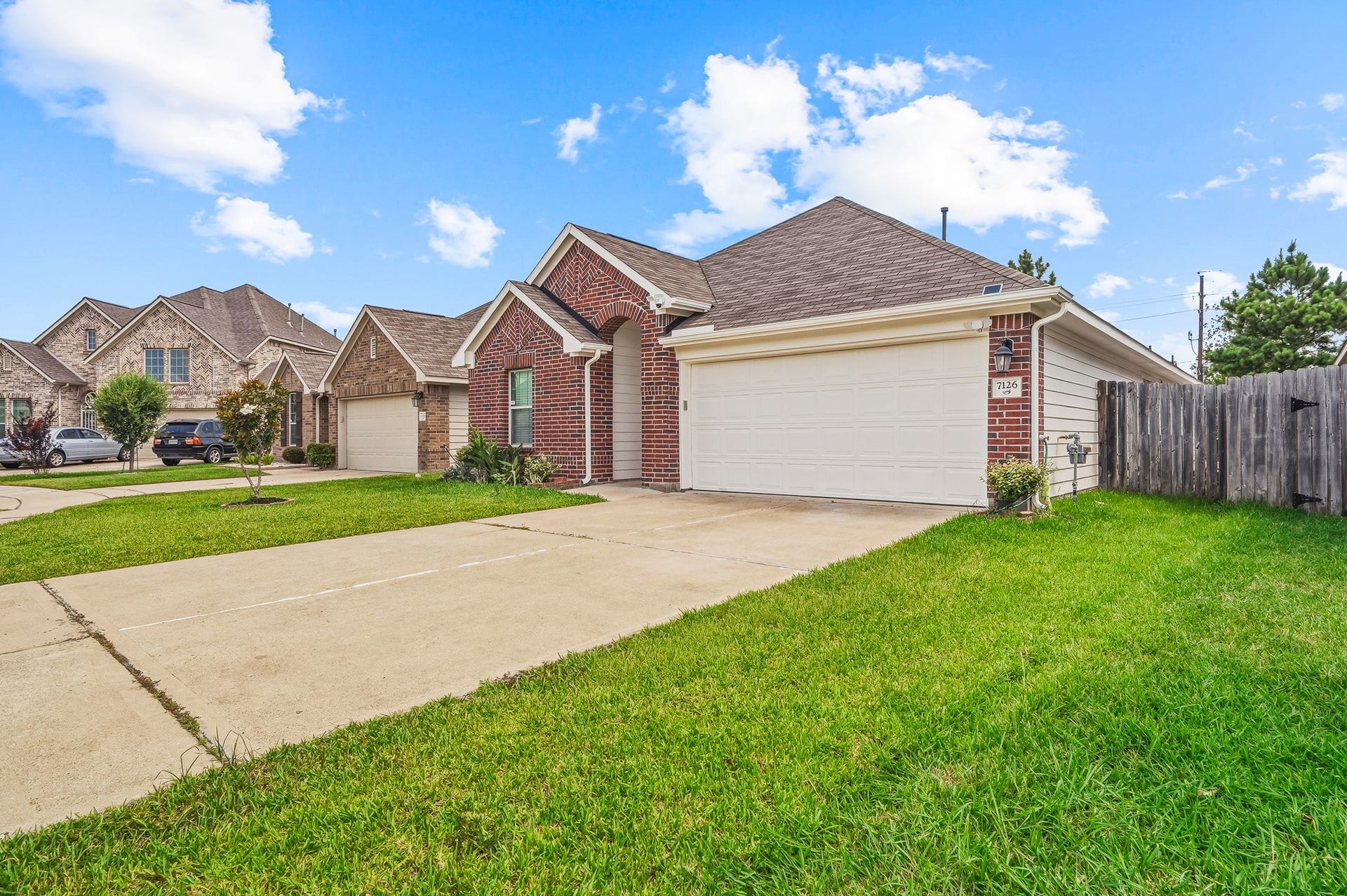 7126 Whitlow Wonder Lane, Houston, TX 77086