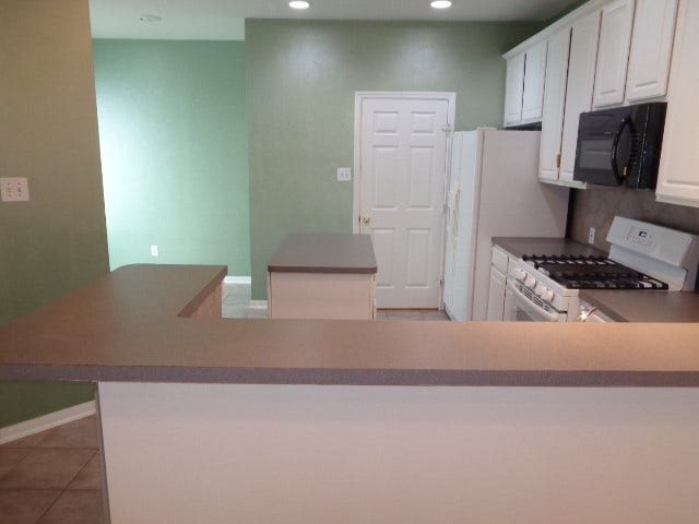 90 N Valley Oaks Circle, The Woodlands, TX 77382 90 N Valley Oaks Circle, The Woodlands, TX 77382