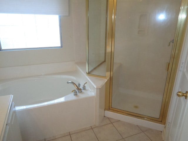 90 N Valley Oaks Circle, The Woodlands, TX 77382 90 N Valley Oaks Circle, The Woodlands, TX 77382