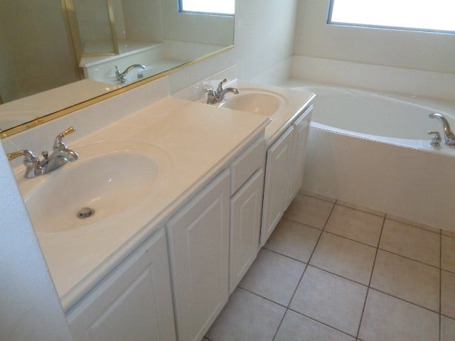 90 N Valley Oaks Circle, The Woodlands, TX 77382 90 N Valley Oaks Circle, The Woodlands, TX 77382