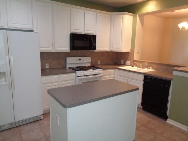 90 N Valley Oaks Circle, The Woodlands, TX 77382 90 N Valley Oaks Circle, The Woodlands, TX 77382