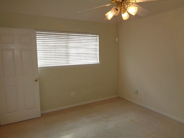 90 N Valley Oaks Circle, The Woodlands, TX 77382 90 N Valley Oaks Circle, The Woodlands, TX 77382