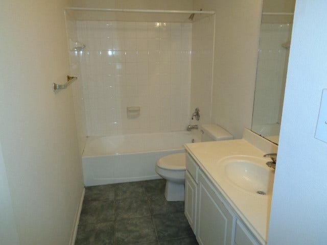 90 N Valley Oaks Circle, The Woodlands, TX 77382 90 N Valley Oaks Circle, The Woodlands, TX 77382