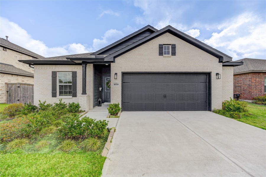 Property photo for 5009 Coral Vine Court, Pearland, TX