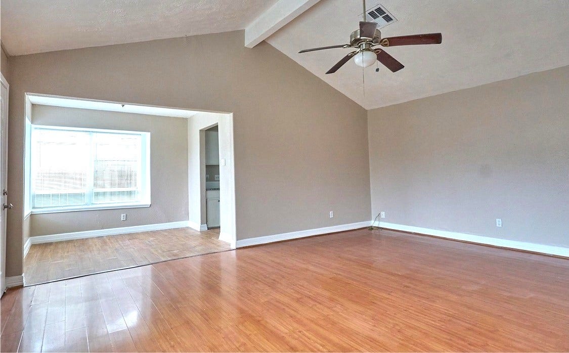 Living room and breakfast room