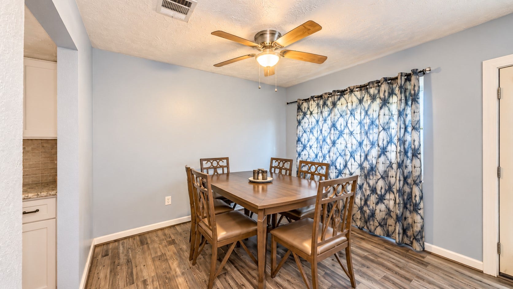 12829 Clarewood Drive, Houston, TX 77072 12829 Clarewood Drive, Houston, TX 77072