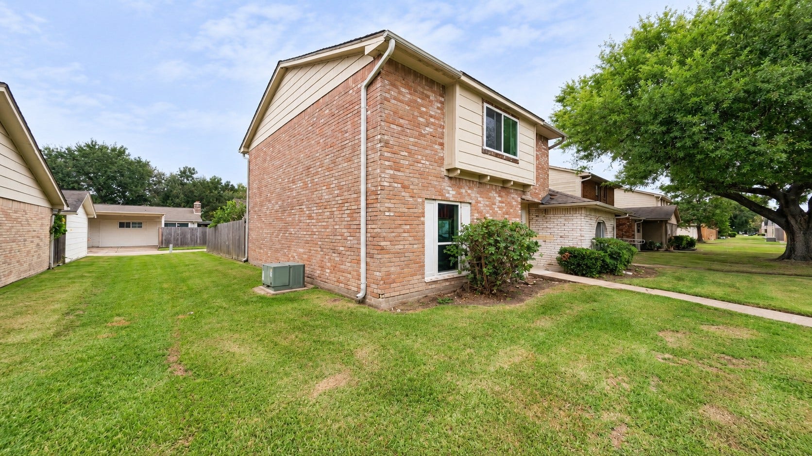 12829 Clarewood Drive, Houston, TX 77072 12829 Clarewood Drive, Houston, TX 77072