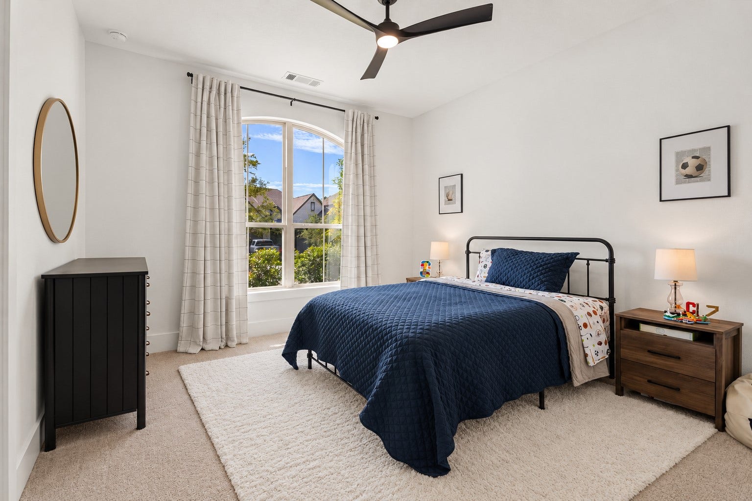 229 Patina Sorrel Drive, Montgomery, TX 77316 Beautifully appointed secondary ensuite bedroom conveniently located on the main level, offering comfort, privacy, and a luxurious retreat for family or overnight guests.