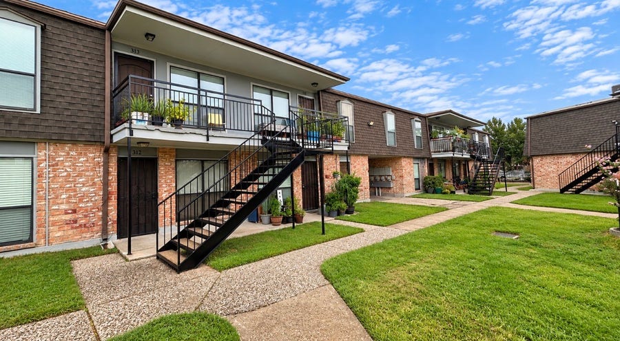 Property photo for 10802 Kingspoint Road, #313, Houston, TX