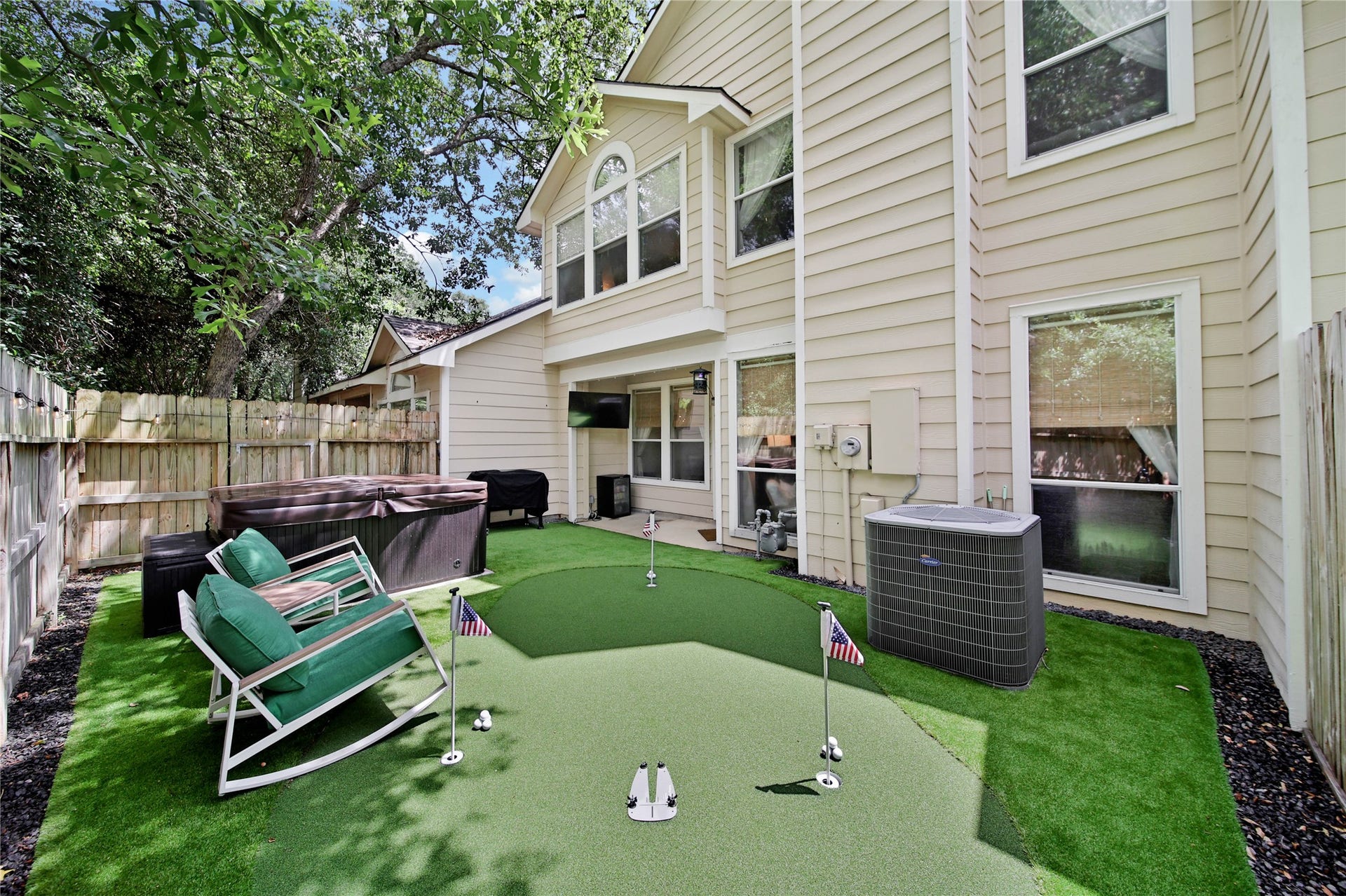 34 Wintergreen Trail, The Woodlands, TX 77382 Turfed yard wtih putting green (Hot tub is excluded.)