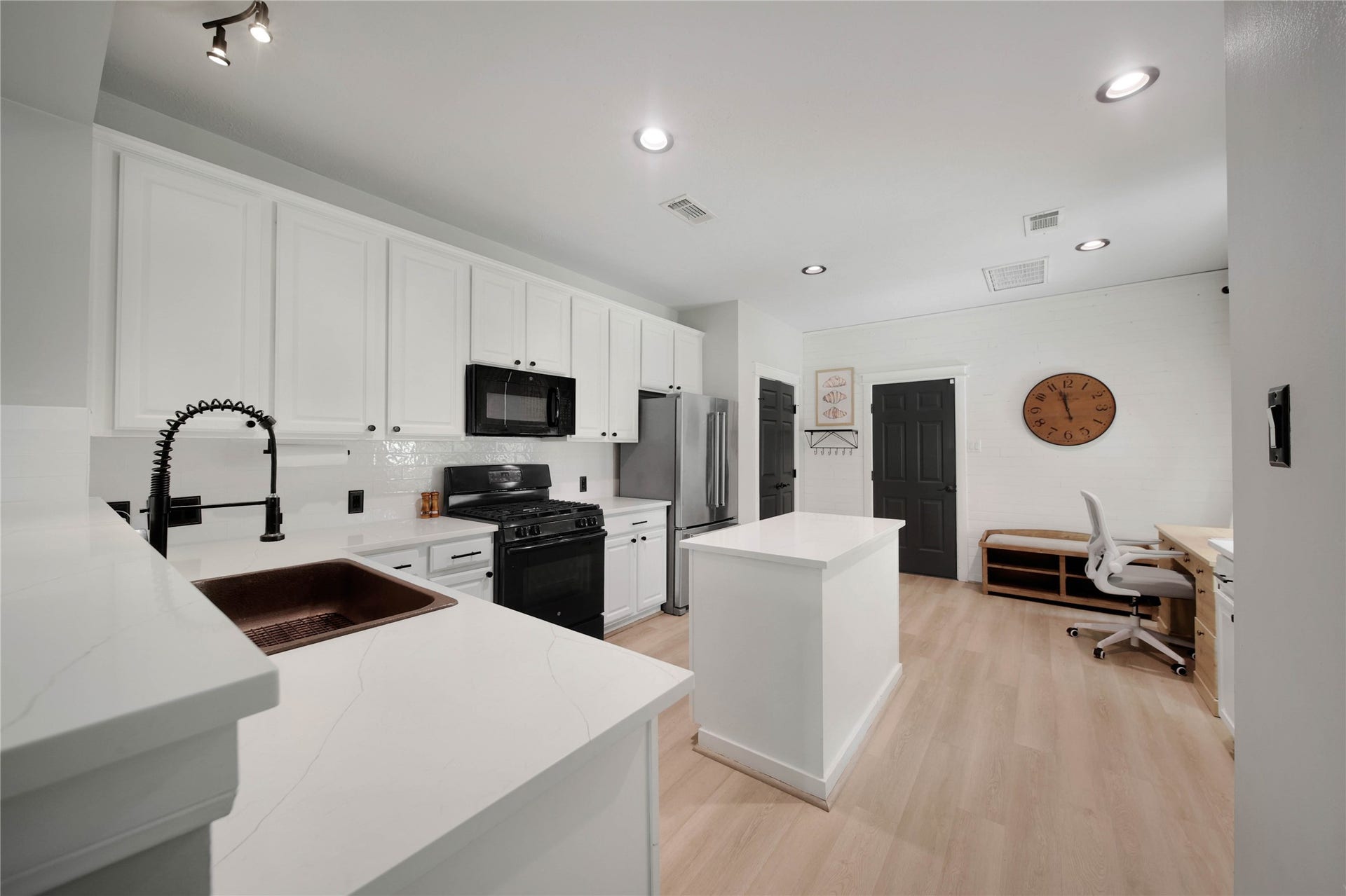 34 Wintergreen Trail, The Woodlands, TX 77382 34 Wintergreen Trail, The Woodlands, TX 77382