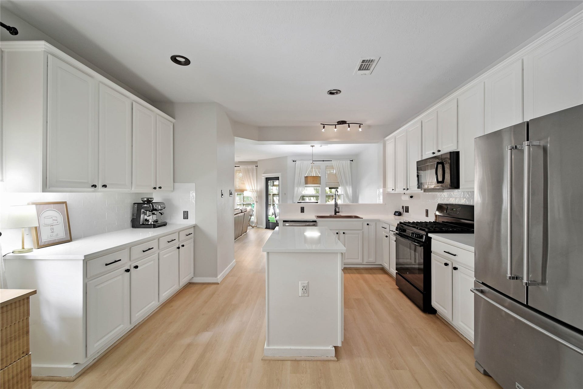 34 Wintergreen Trail, The Woodlands, TX 77382 34 Wintergreen Trail, The Woodlands, TX 77382