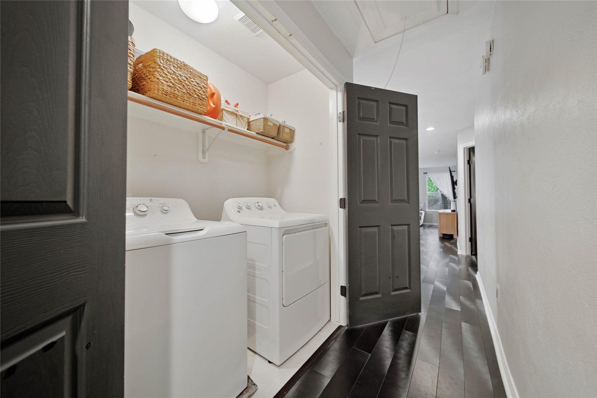 34 Wintergreen Trail, The Woodlands, TX 77382 Laundry room