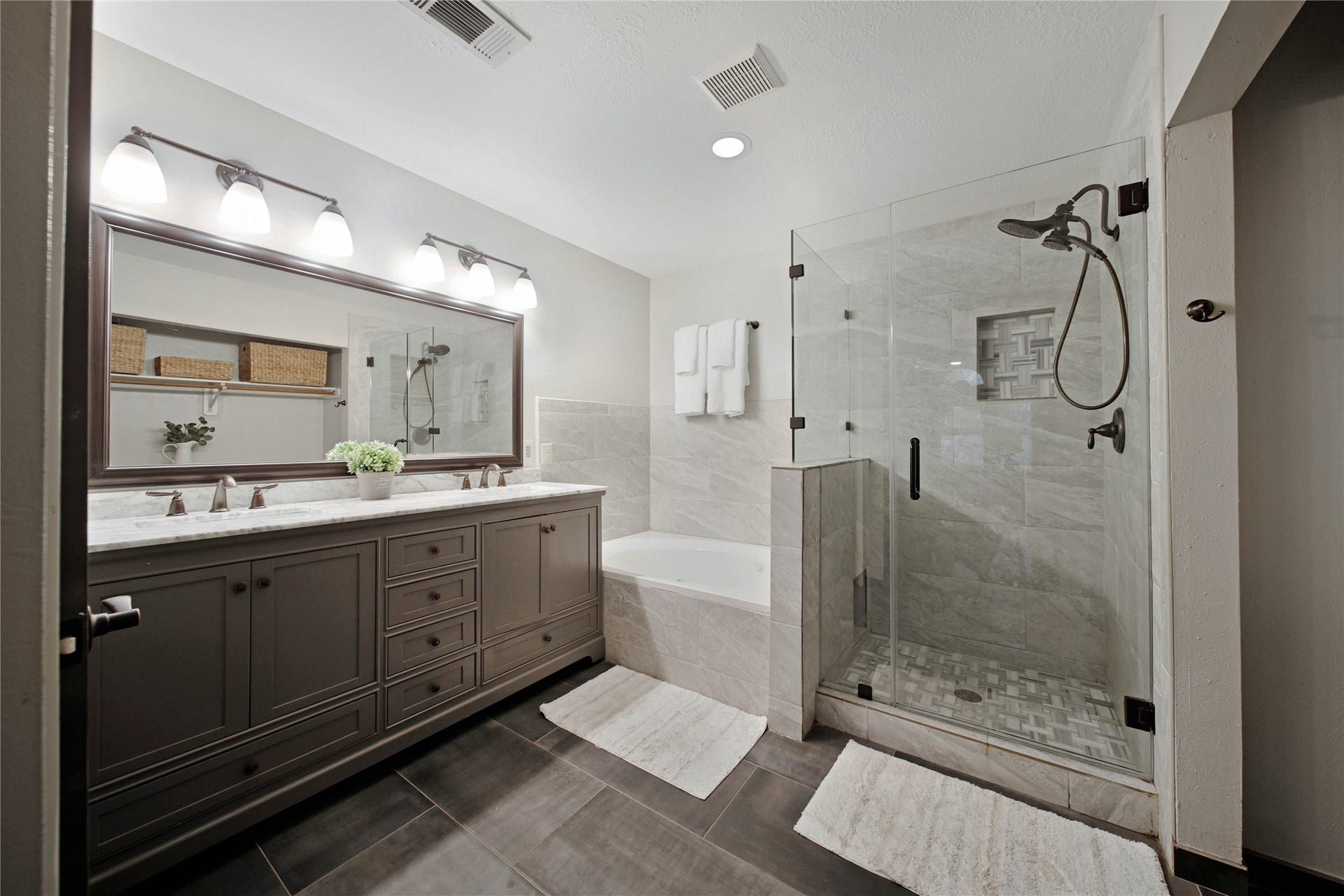 34 Wintergreen Trail, The Woodlands, TX 77382 Master Bath with tub and frameless glass separate shower