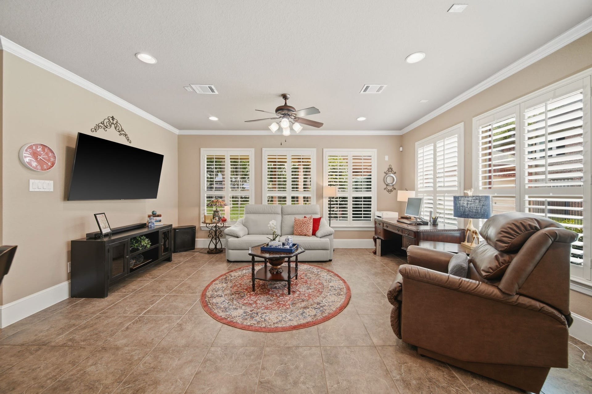 69 Big Trail, Missouri City, TX 77459 Another view of the guest living room