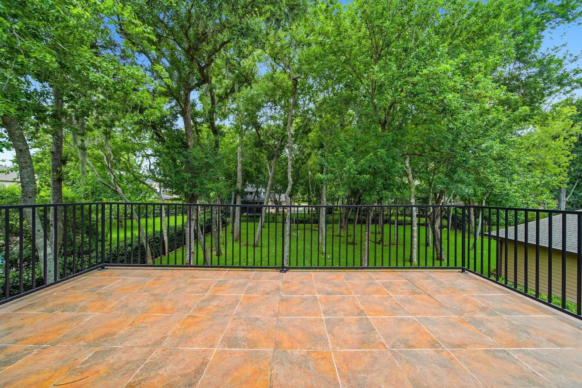 69 Big Trail, Missouri City, TX 77459 Large second floor balcony right off of the Game Room