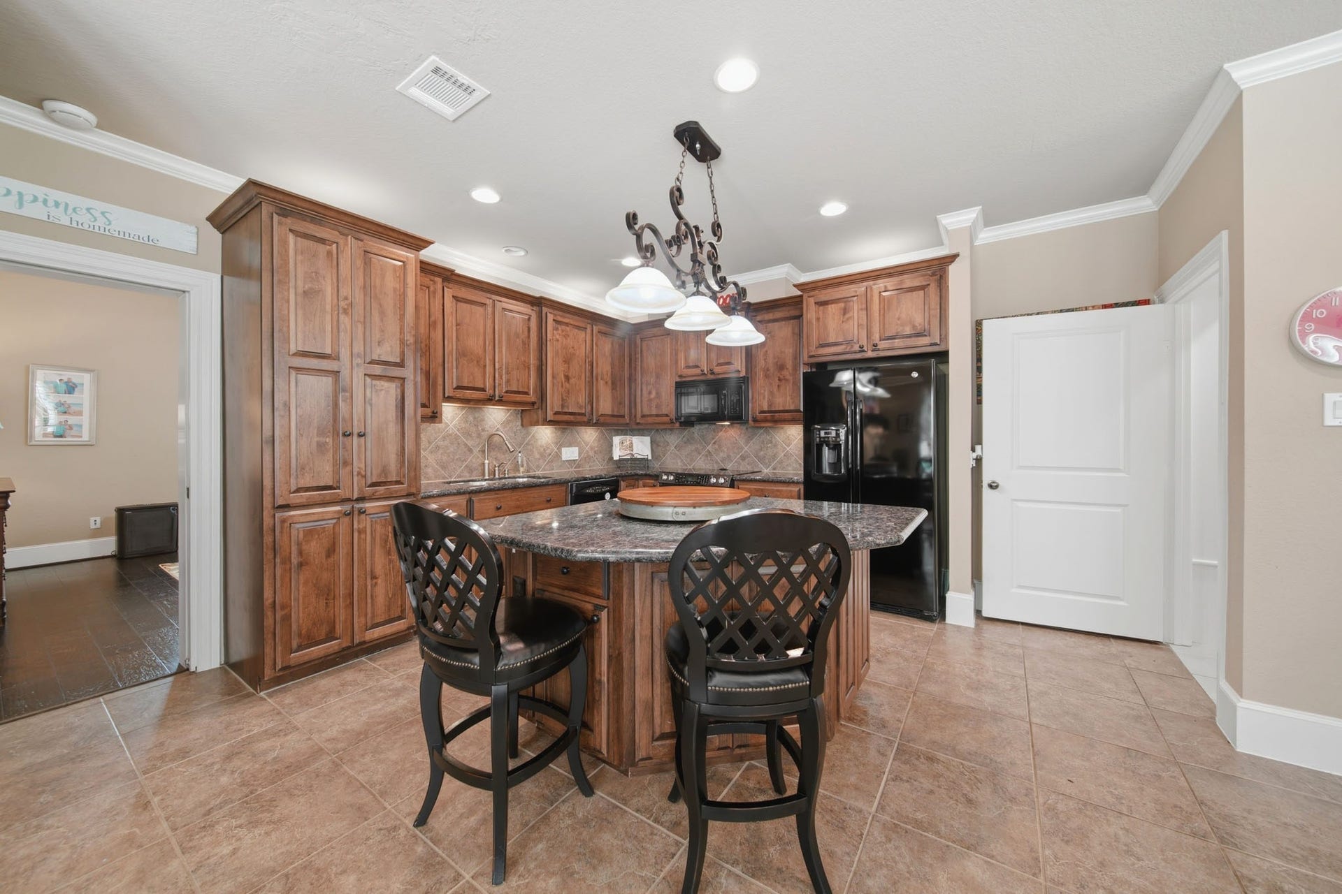 69 Big Trail, Missouri City, TX 77459 Beautiful Island Kitchen for aging parents or long term guest