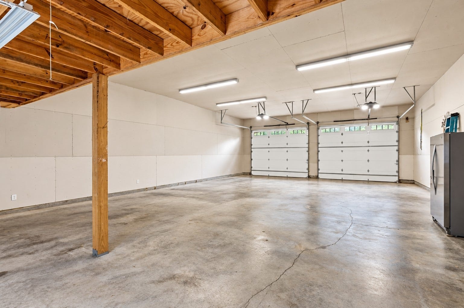 12225 High Fire Road, Montgomery, TX 77356 Oversized Tandem Garage holds 4 to 5 cars
