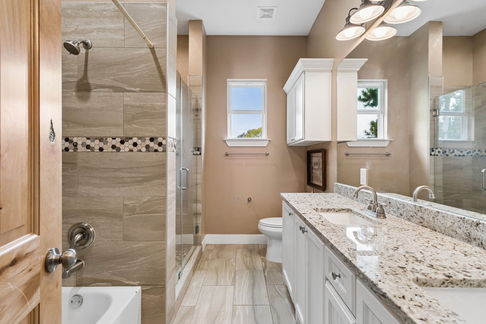 12225 High Fire Road, Montgomery, TX 77356 Guest bath with 2 sinks Tub and shower.