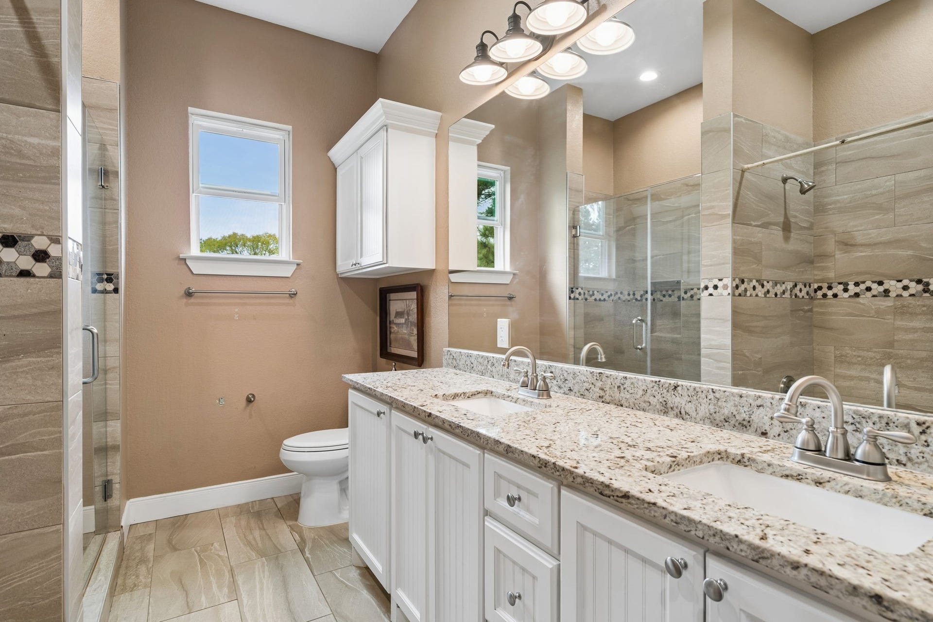 12225 High Fire Road, Montgomery, TX 77356 Guest bath with two sinks.