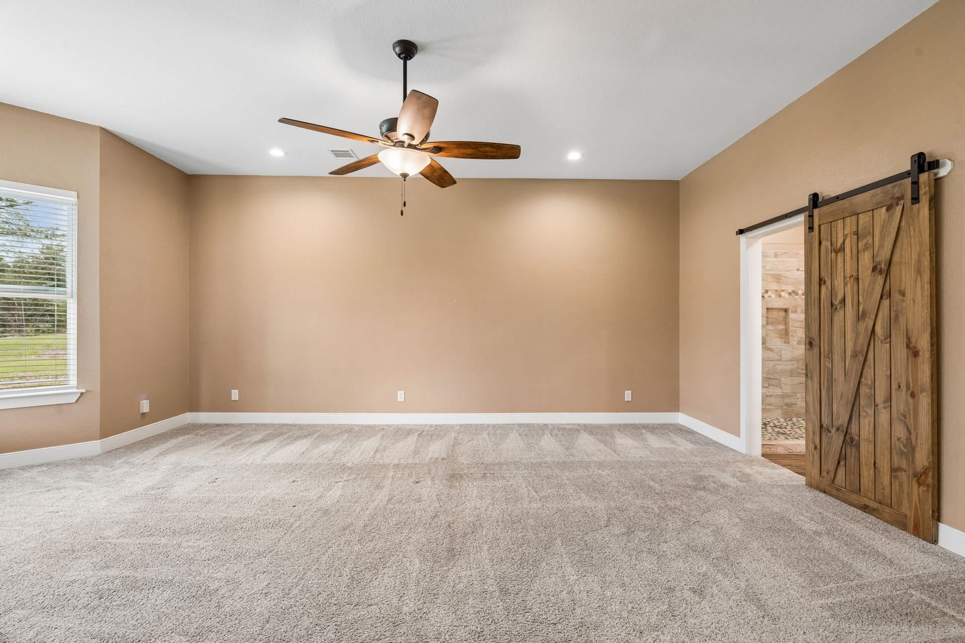 12225 High Fire Road, Montgomery, TX 77356 Primary bedroom and bath.