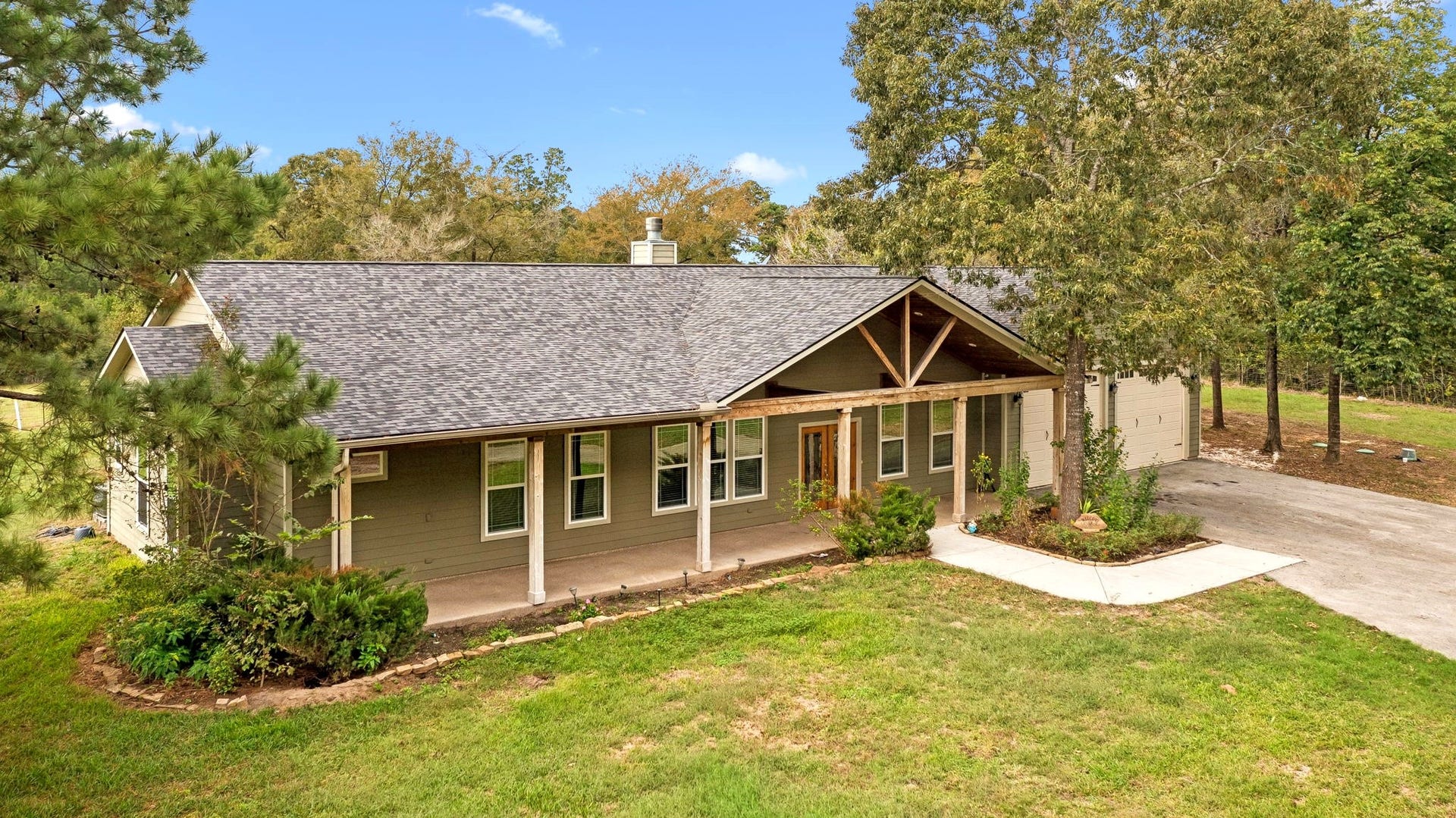 12225 High Fire Road, Montgomery, TX 77356 Plenty of parking for friends and family