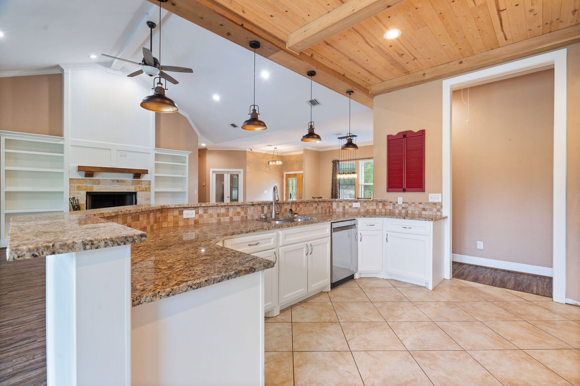 12225 High Fire Road, Montgomery, TX 77356 Entry to Hall where guest bedrooms and bath are located.