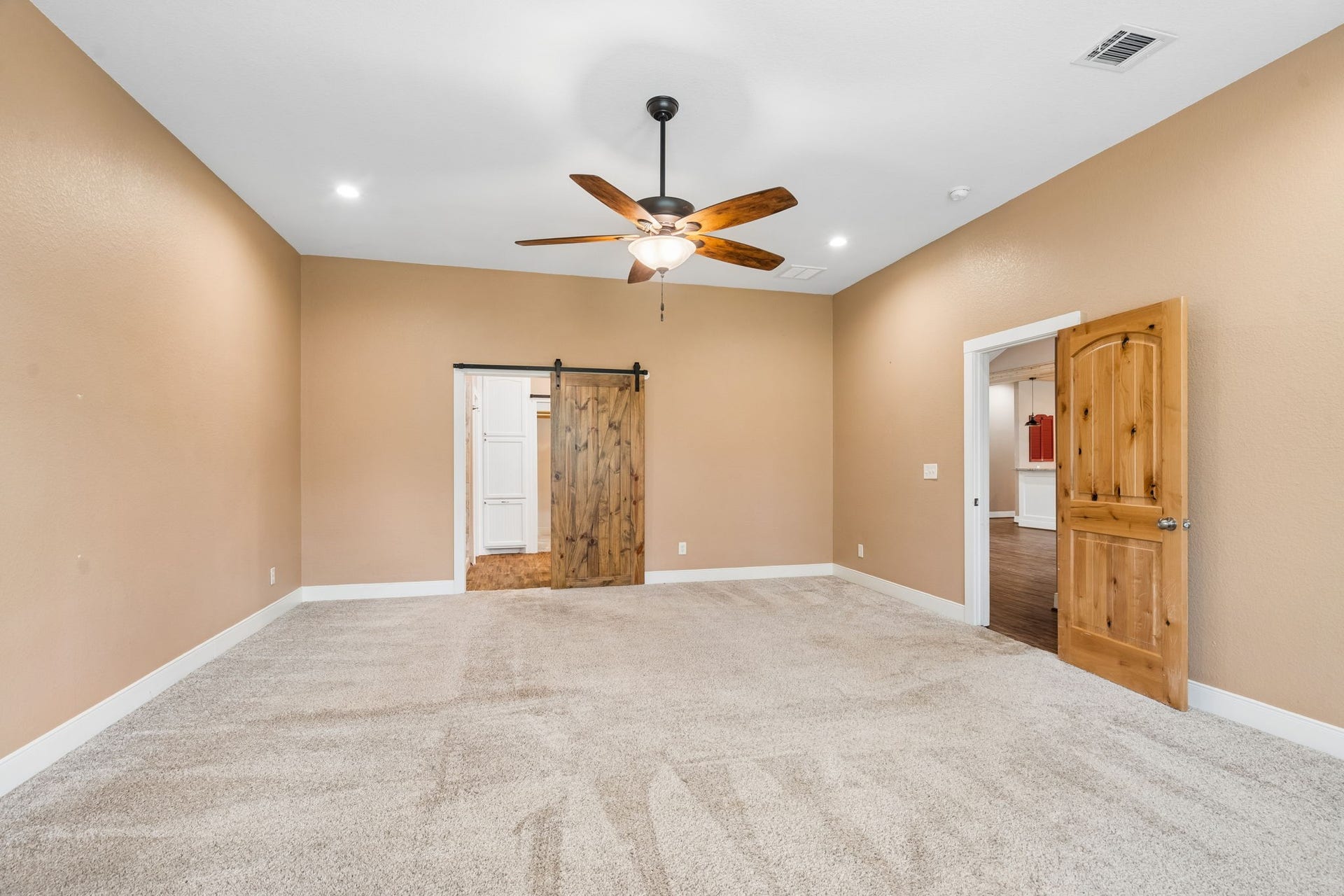 12225 High Fire Road, Montgomery, TX 77356 Entry to Primary bathroom