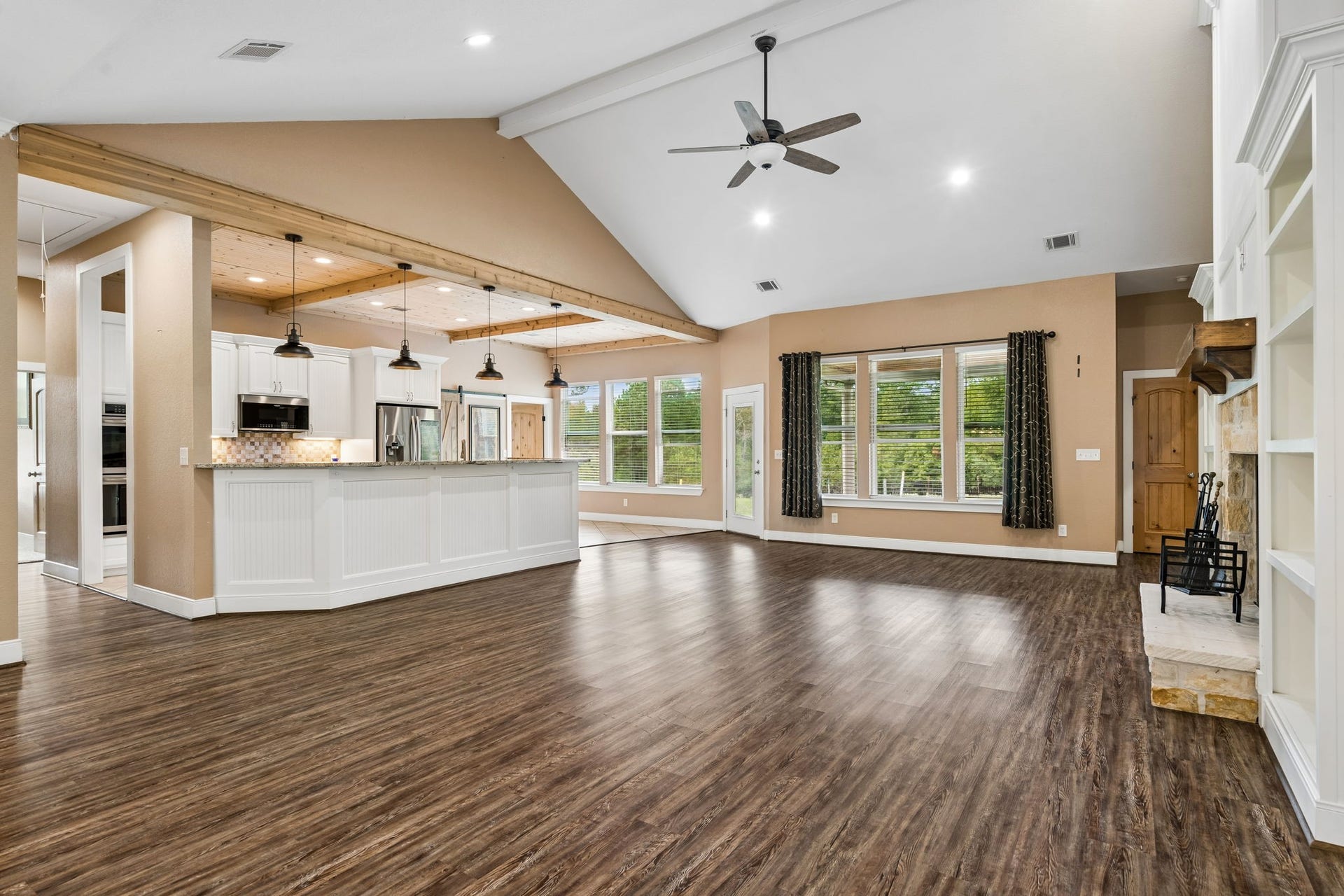 12225 High Fire Road, Montgomery, TX 77356 Open concept kitchen and living area