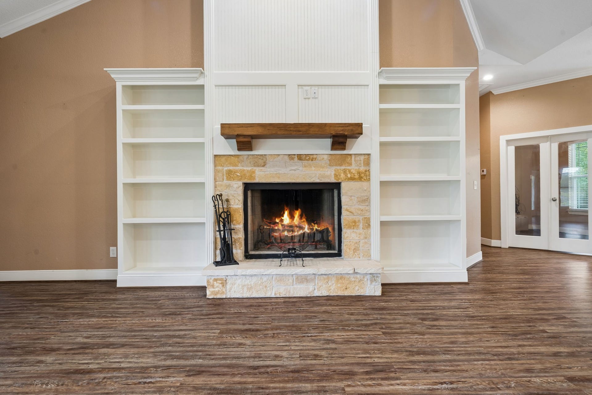 12225 High Fire Road, Montgomery, TX 77356 Storage around fireplace