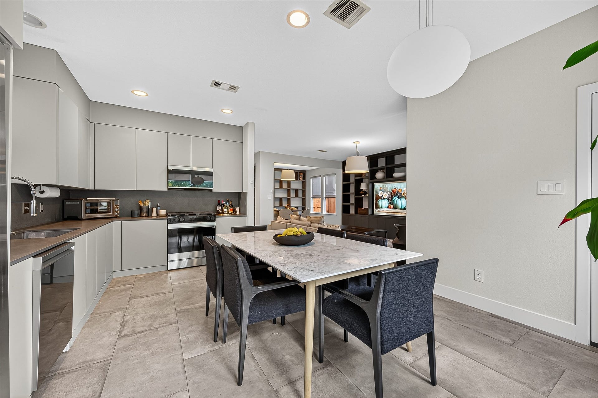 10021 Hillside Bayou Drive, Houston, TX 77080 10021 Hillside Bayou Drive, Houston, TX 77080
