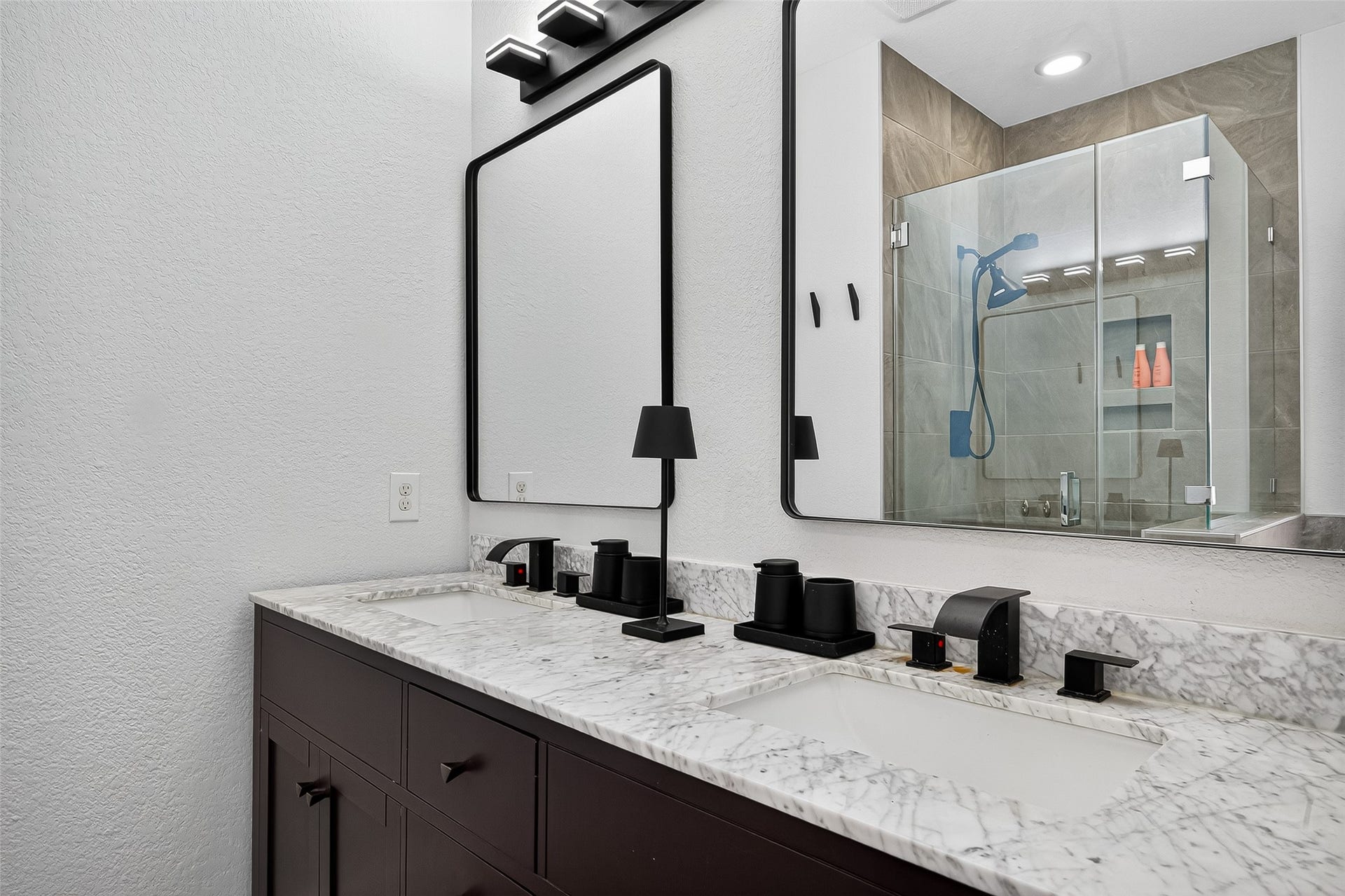 10021 Hillside Bayou Drive, Houston, TX 77080 10021 Hillside Bayou Drive, Houston, TX 77080