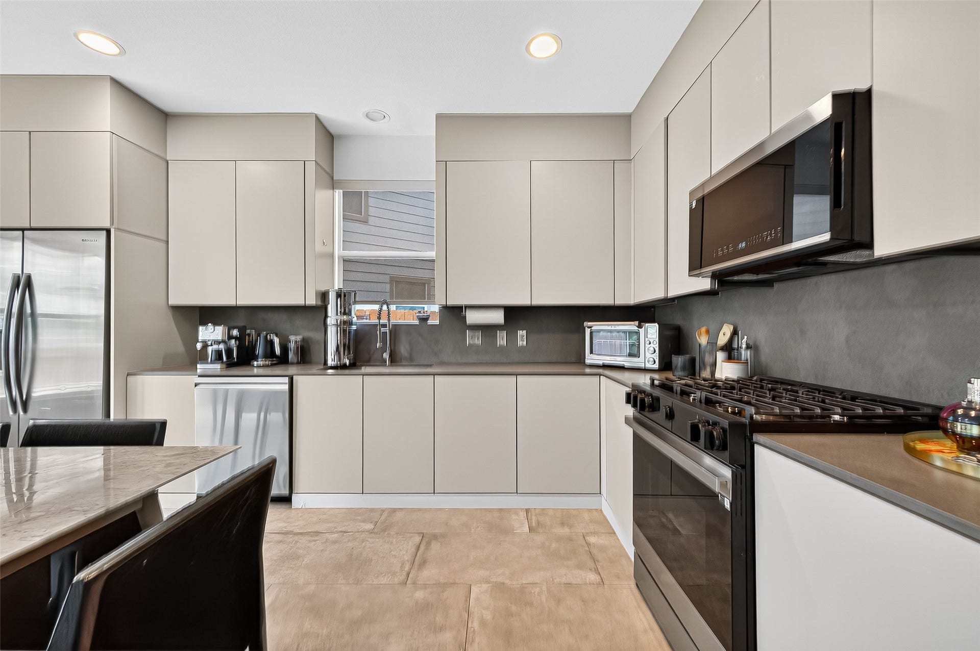 10021 Hillside Bayou Drive, Houston, TX 77080 10021 Hillside Bayou Drive, Houston, TX 77080