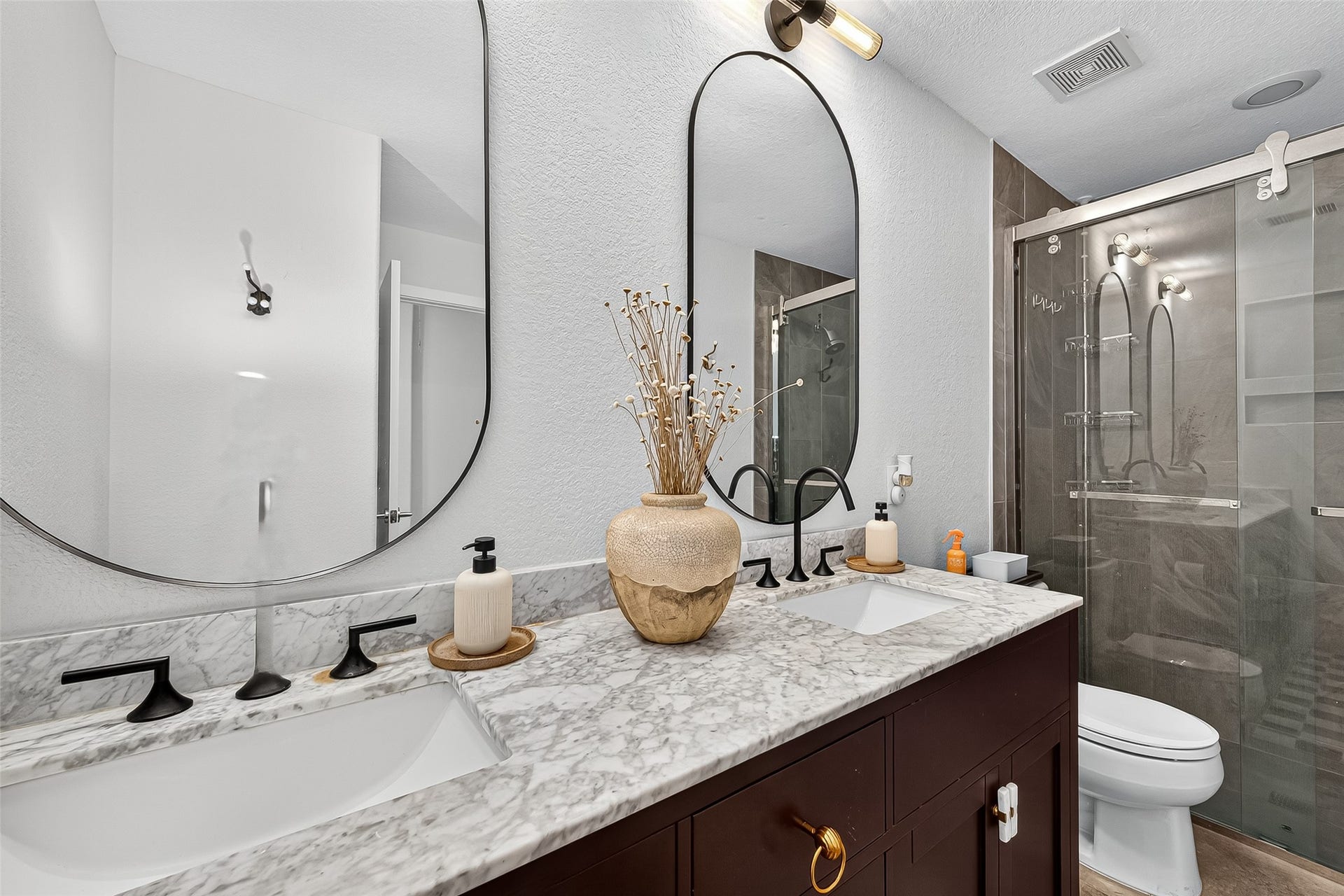 10021 Hillside Bayou Drive, Houston, TX 77080 10021 Hillside Bayou Drive, Houston, TX 77080