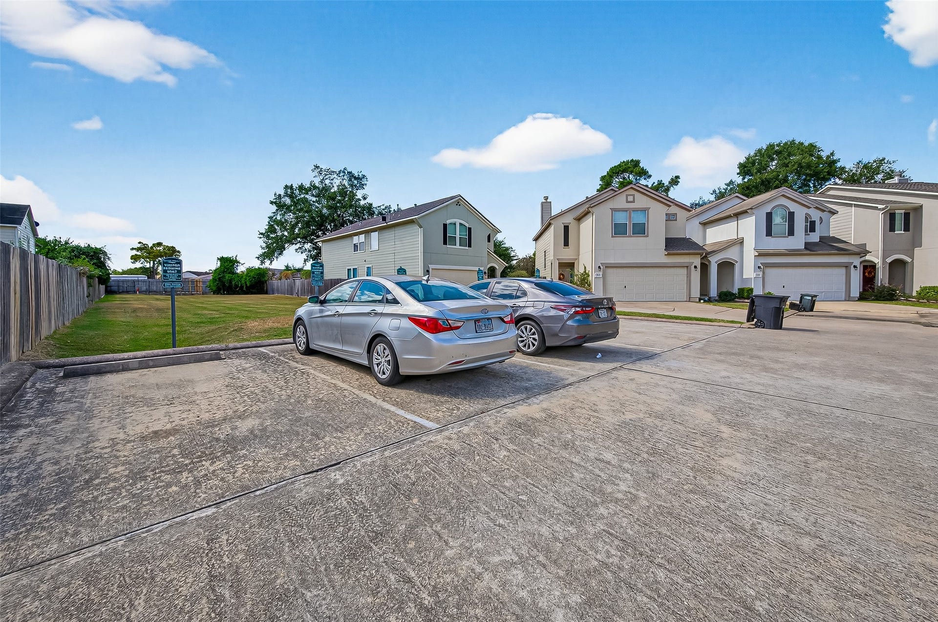 10021 Hillside Bayou Drive, Houston, TX 77080 10021 Hillside Bayou Drive, Houston, TX 77080
