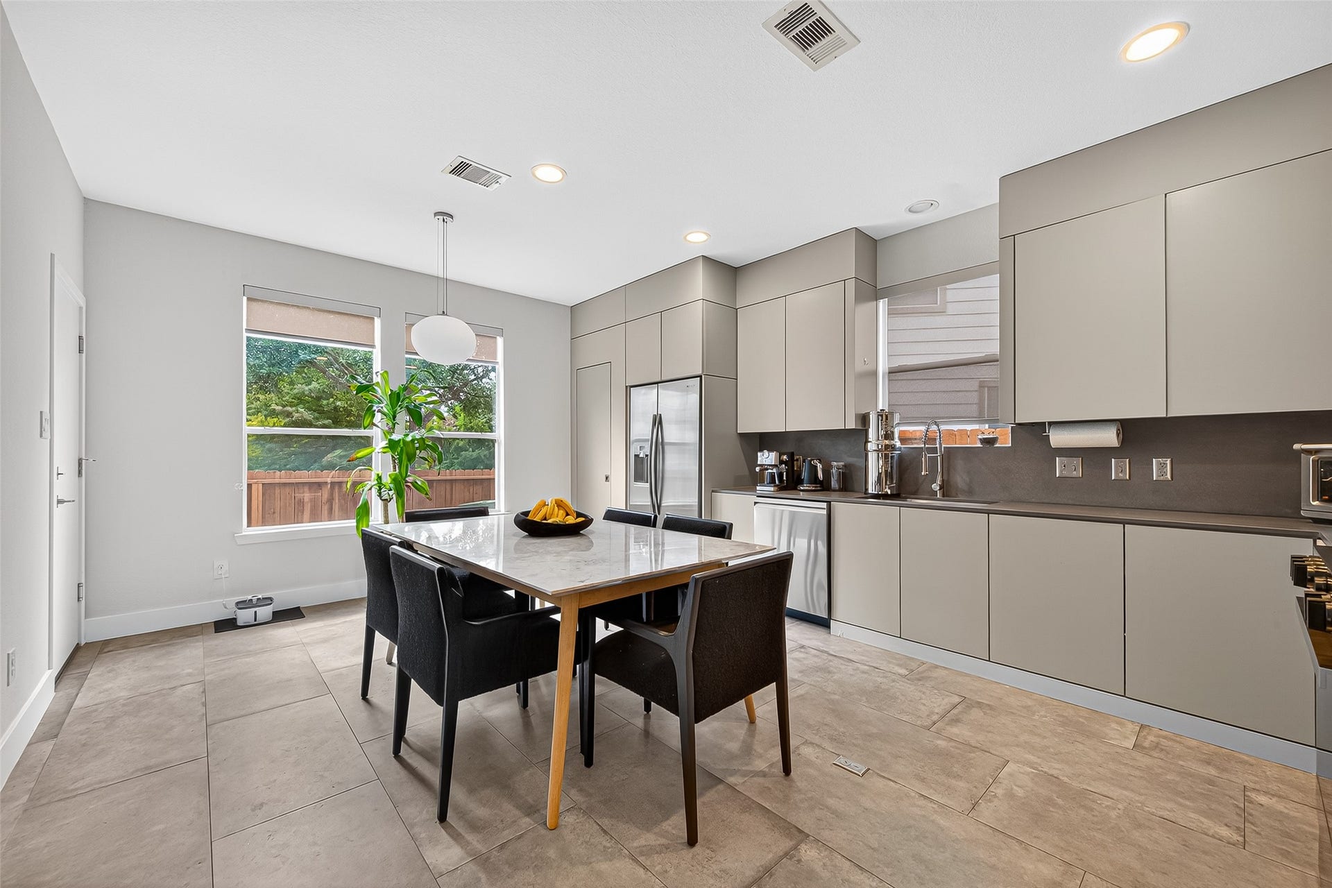 10021 Hillside Bayou Drive, Houston, TX 77080 10021 Hillside Bayou Drive, Houston, TX 77080