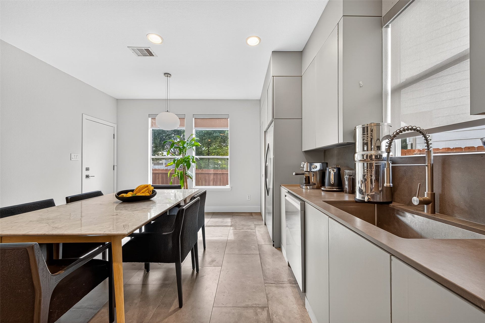 10021 Hillside Bayou Drive, Houston, TX 77080 10021 Hillside Bayou Drive, Houston, TX 77080
