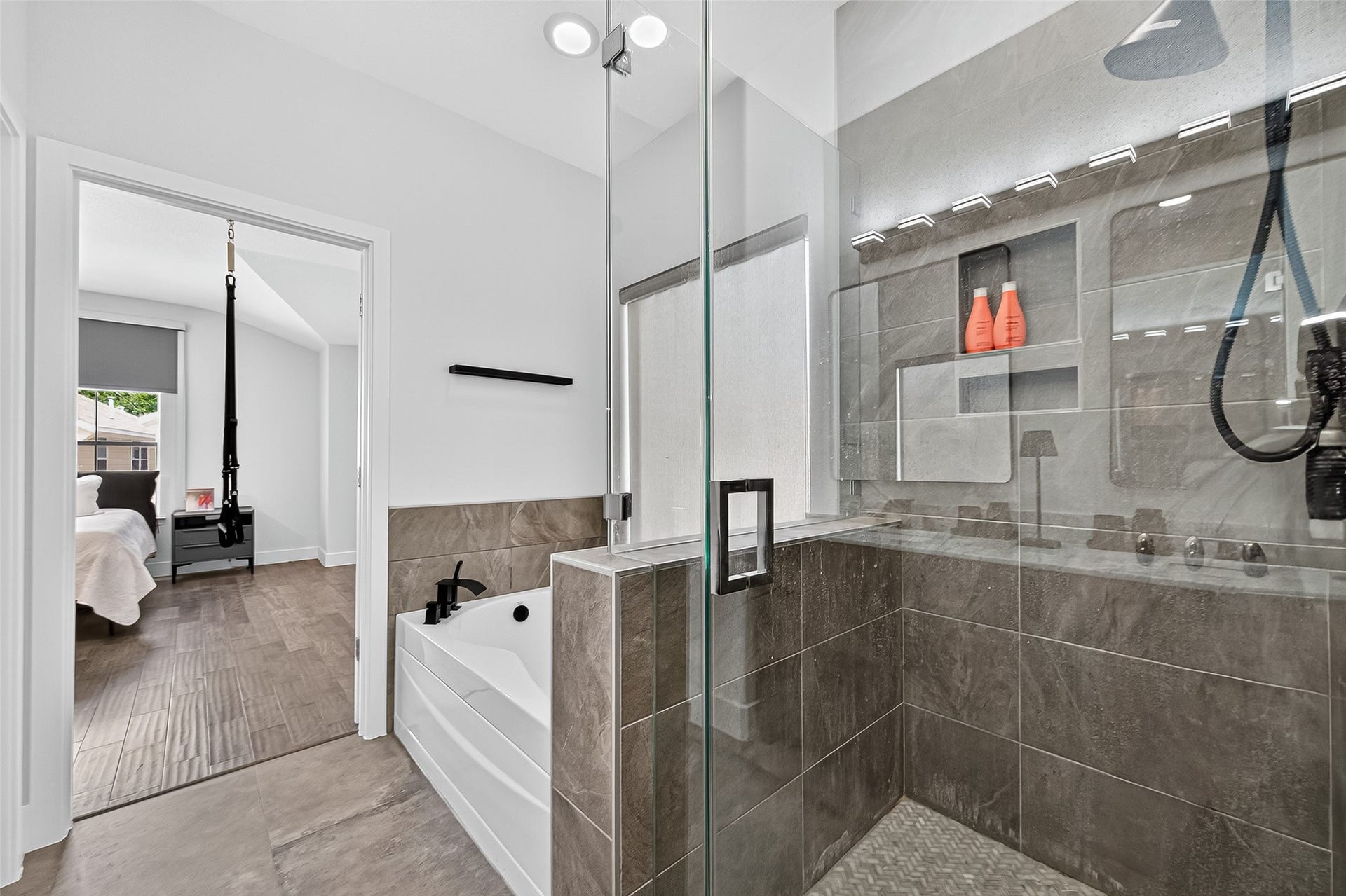 10021 Hillside Bayou Drive, Houston, TX 77080 10021 Hillside Bayou Drive, Houston, TX 77080