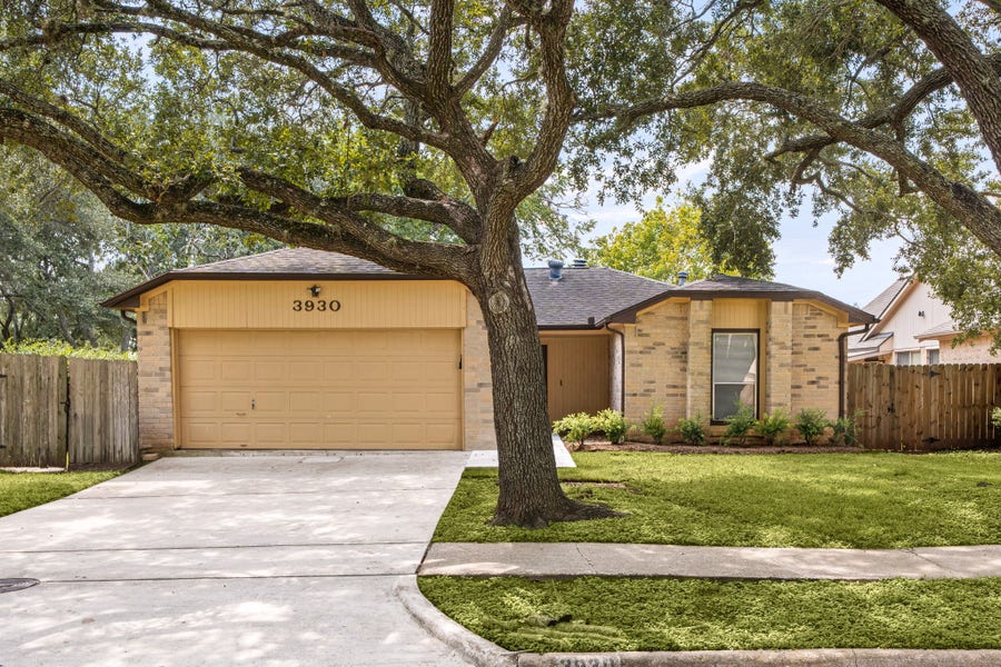 Property photo for 3930 Mill Rock Circle, Sugar Land, TX