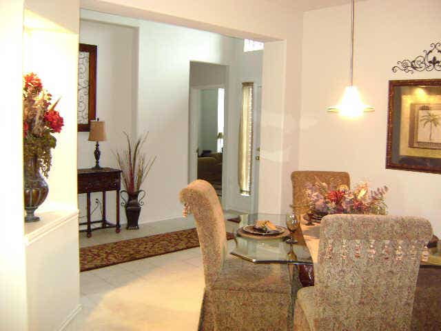 DINNING ROOM WITH BEAUTIFUL NICHE.