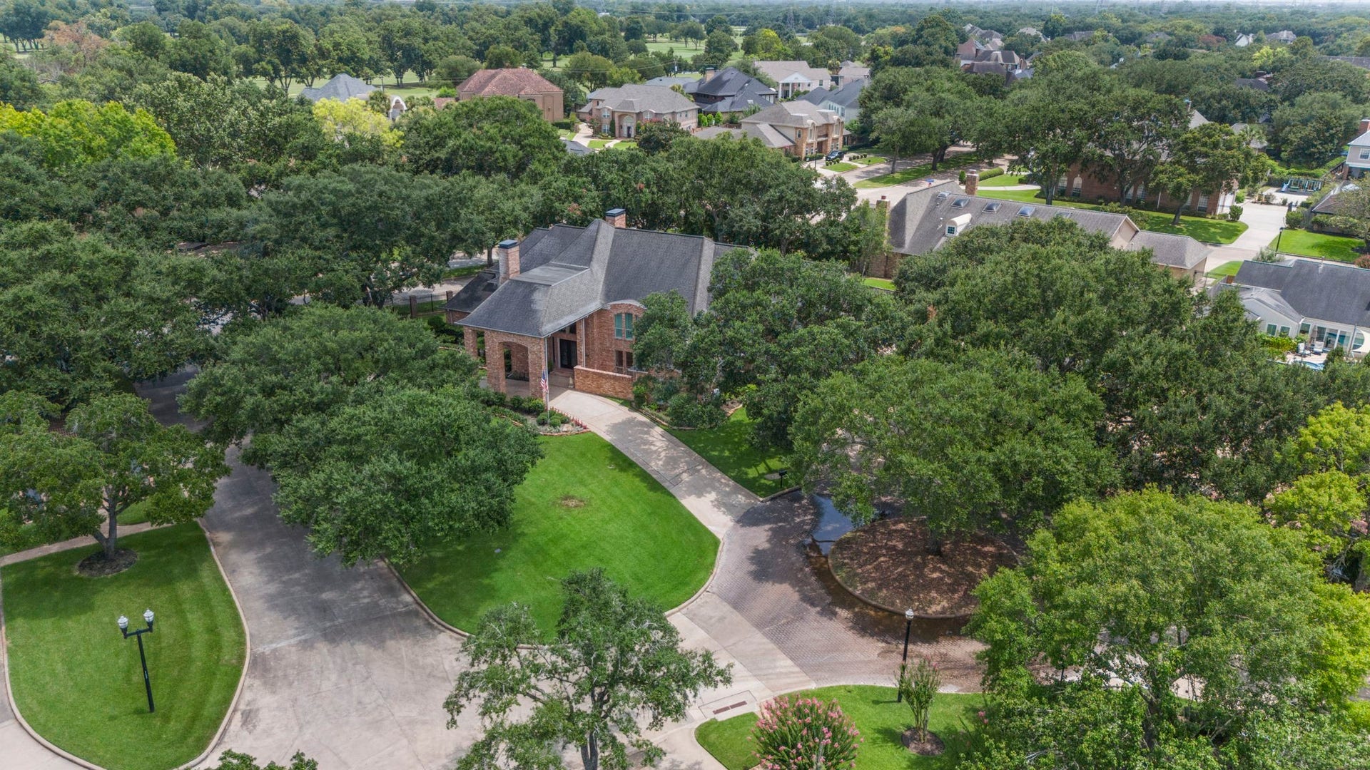 Experience the exceptional lifestyle of Sugar Creek living.