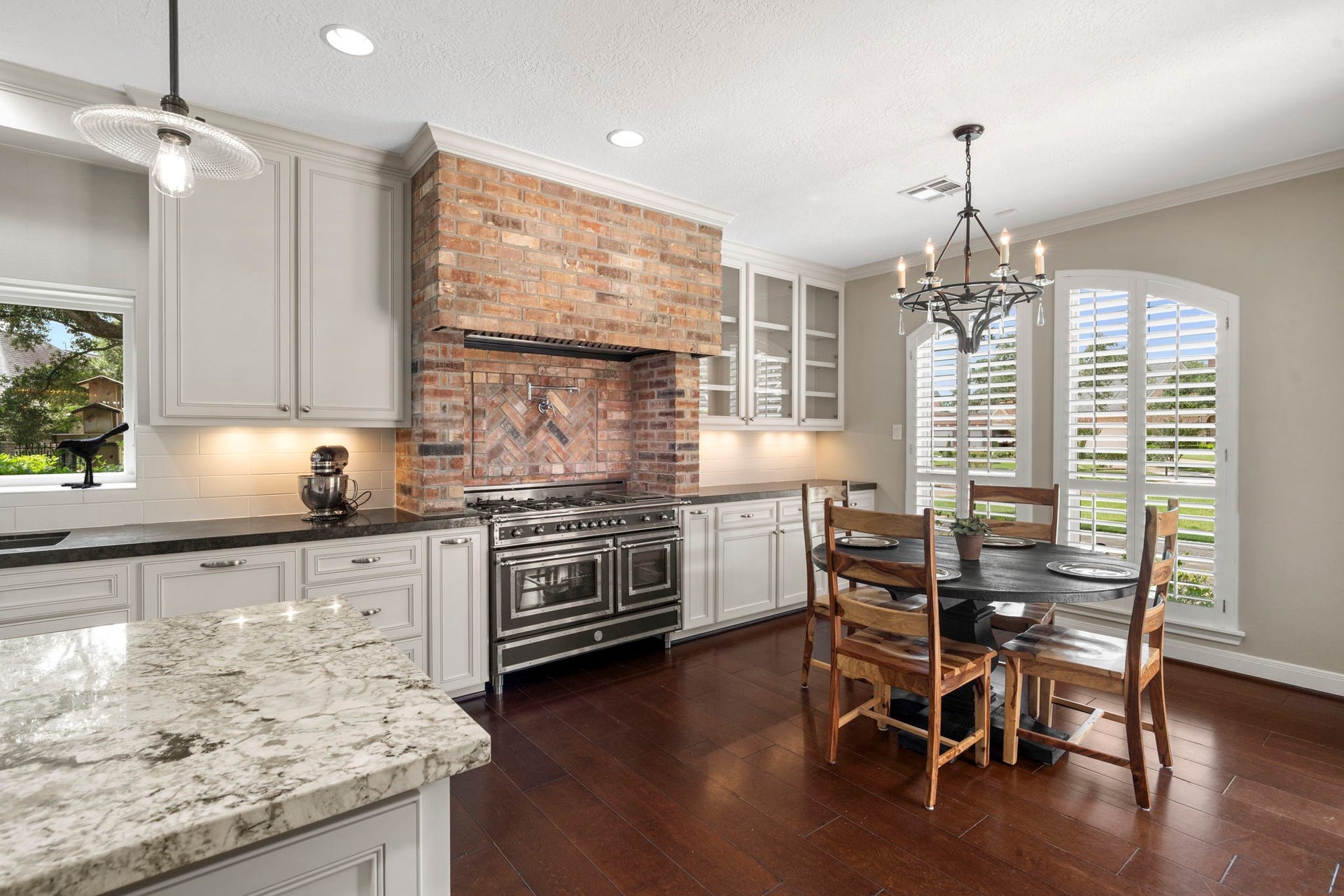 Enjoy casual dining in the inviting breakfast area.