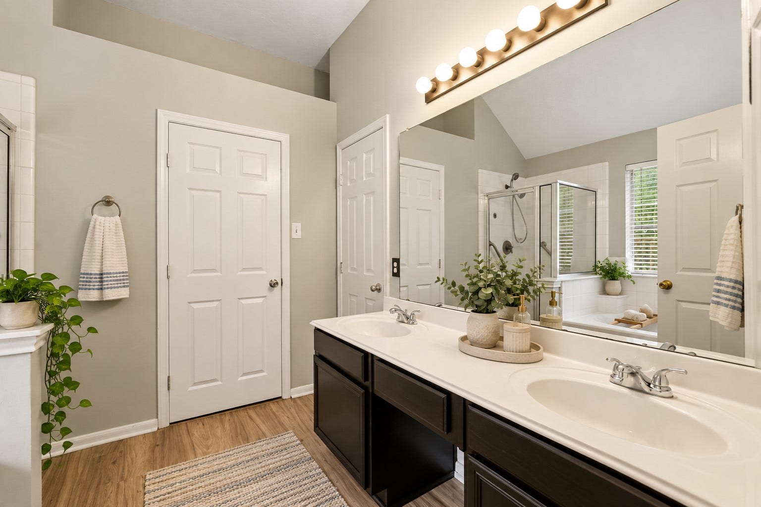 14319 Floret Estates Court, Cypress, TX 77429 The private primary suite features an en-suite bath with double sinks, soaking tub and separate walk-in shower.