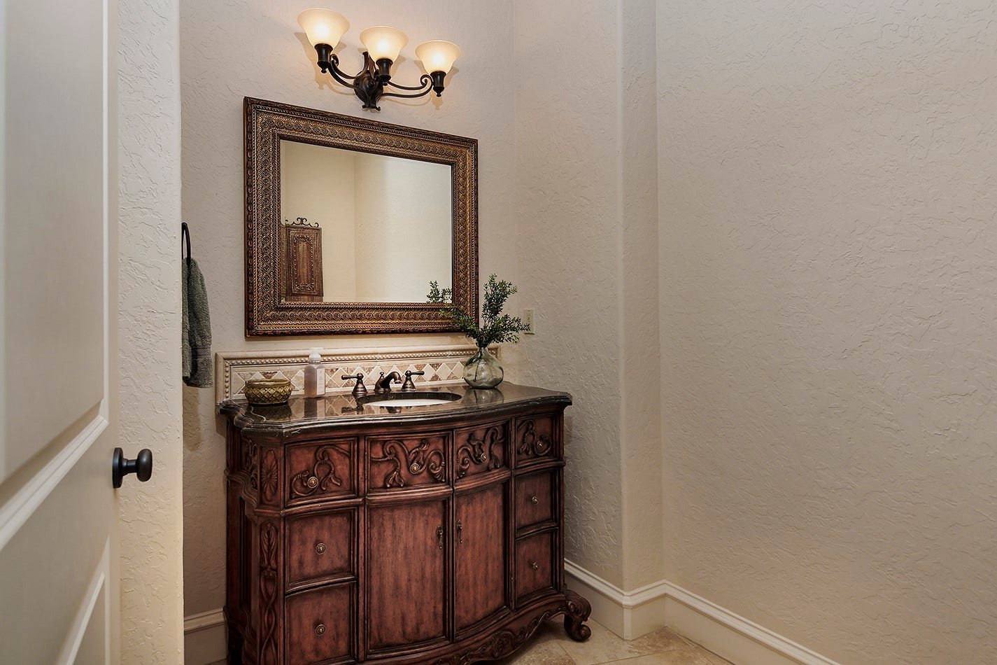 32 Palmer Woods Drive, The Woodlands, TX 77381 32 Palmer Woods Drive, The Woodlands, TX 77381