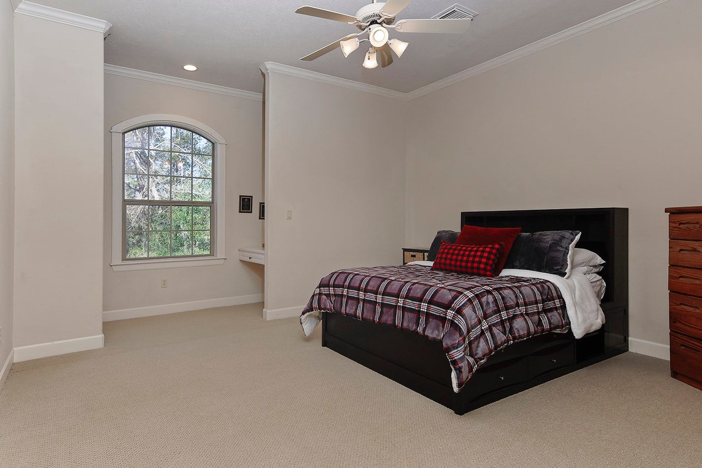 32 Palmer Woods Drive, The Woodlands, TX 77381 32 Palmer Woods Drive, The Woodlands, TX 77381
