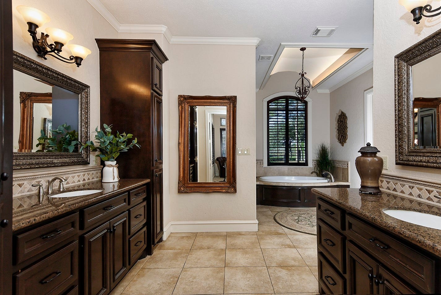 32 Palmer Woods Drive, The Woodlands, TX 77381 32 Palmer Woods Drive, The Woodlands, TX 77381